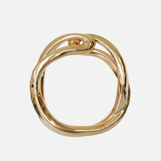 Implico ring in polished gold, where two forms intertwine and touch at the center, showcasing an interplay of shapes, designed by Ruggeri.